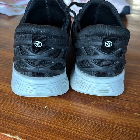 Kizik Slip On Sneakers - Picture 4 of 6